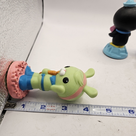 2012 Mattel Octonauts Tweak with carrot Peso Penguin Rubber pvc figures Used. - Picture 7 of 9